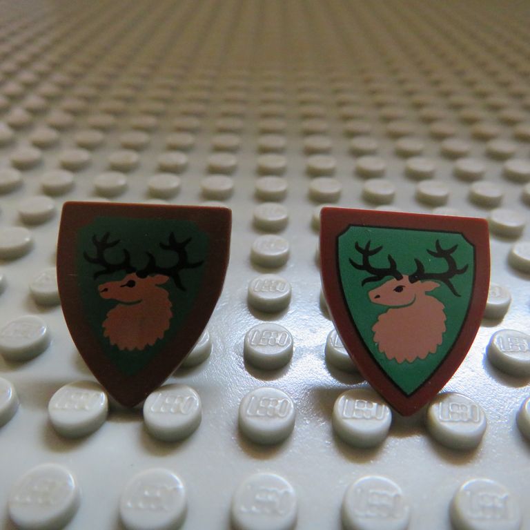 Die Originalen (links) und die neuen (rechts) Robin Hood Schilde