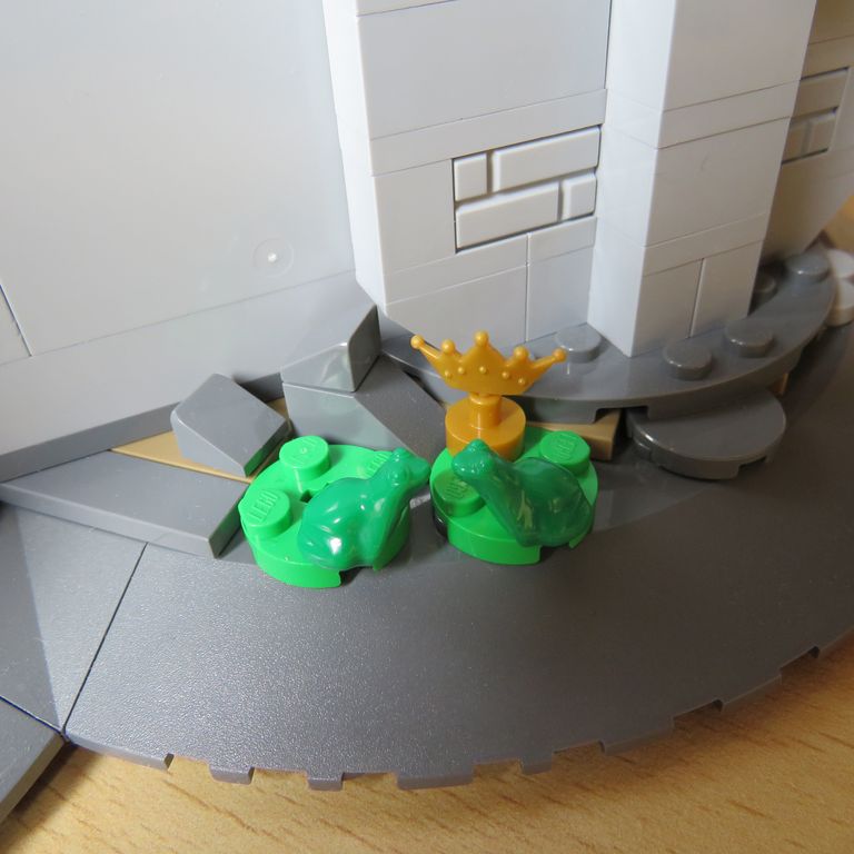 Frösche und Krone aus "Küss den Frosch"