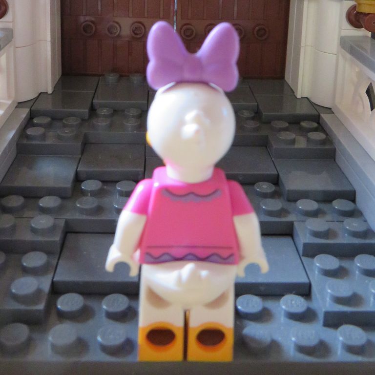 Daisy Duck von hinten